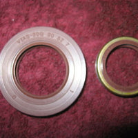 1976-1988 Husqvarna 250 360 390 420 430 500 Engine VITON Crankshaft Seal Set, L&R