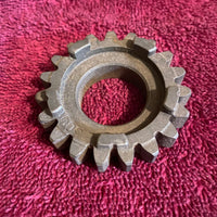 1975-1978 Husqvarna 6th Gear on L/S 19 teeth 16-12-500-01 NOS