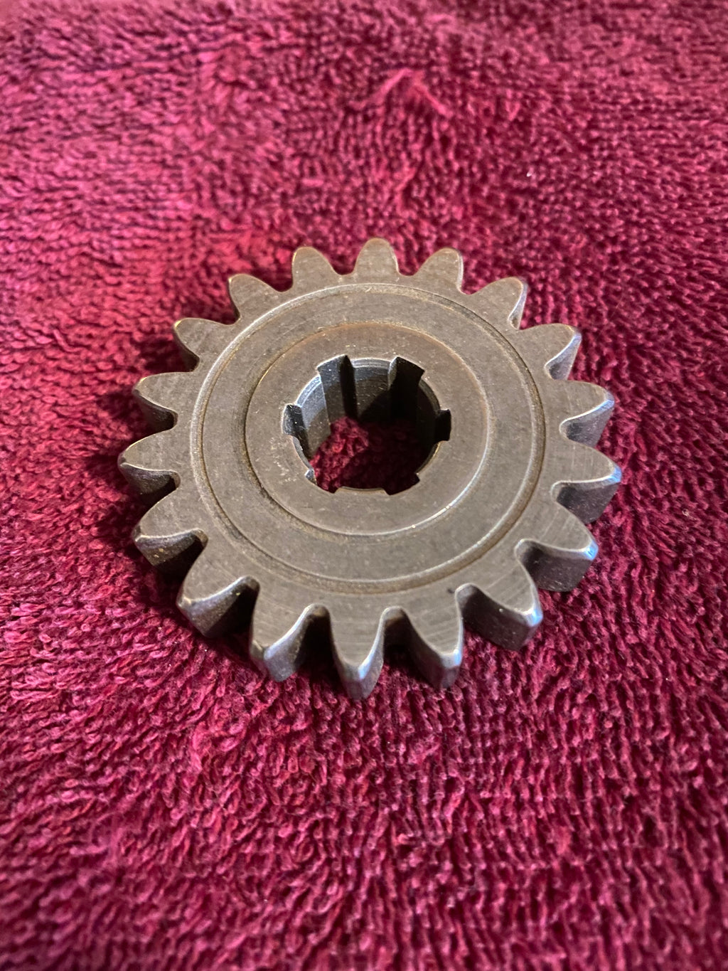 1973-1974 Husqvarna 2nd Gear on M/S Fits 125 250 WR 18 teeth 16-12-451-01 NOS